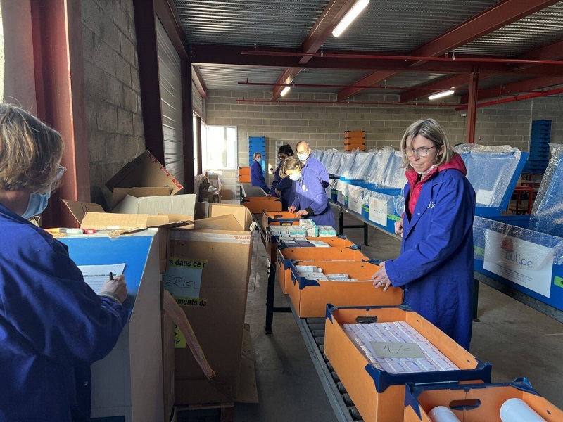 dons de médicaments en Ukraine préparation des kits d'urgence