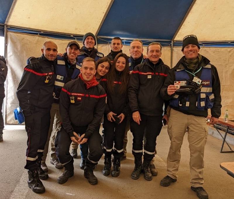 équipe de pompiers en mission en Ukraine mars 2022