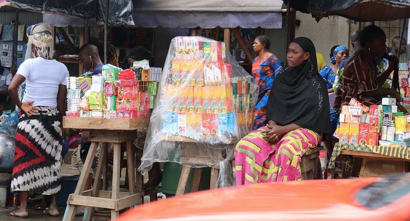 De faux médicaments marché de rue Abidjan